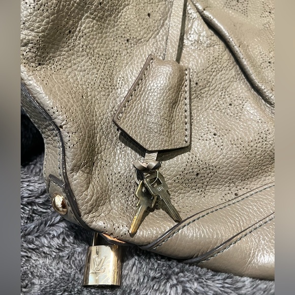 Louis Vuitton Purse - Picture 8 of 16